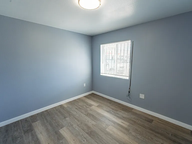 10374 Long Beach Blvd #1M — Photo 16