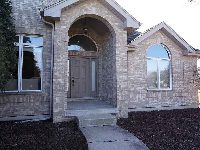 8566 Huckins Dr — Photo 2