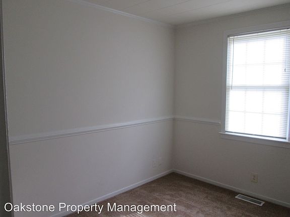 4th image of 115 S Elm Ave