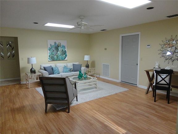2nd image of 1105 E Bougainvillea Way