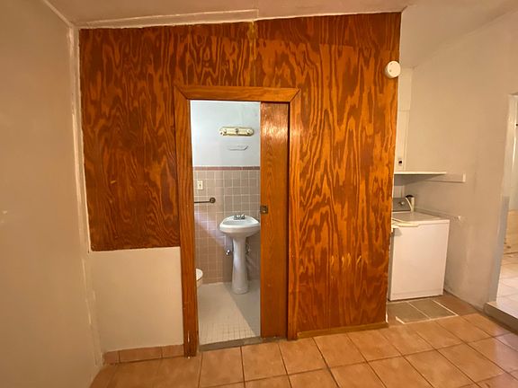 5th image of 240 Anhalt Dr