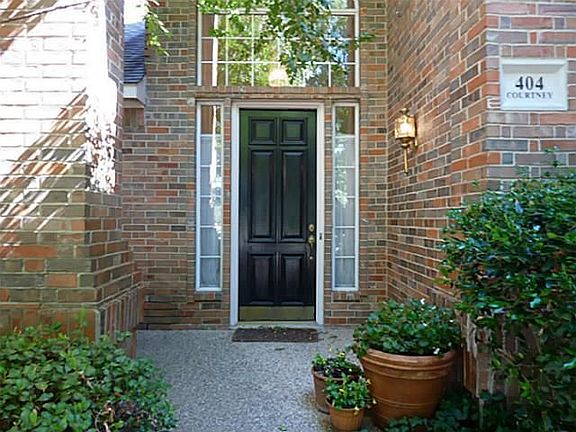 3rd image of 404 Courtney Ln
