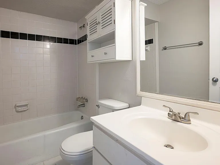 5812 Milton St #105 — Photo 2