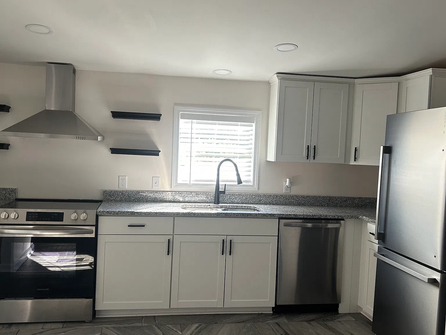 4 bed, 2200 sqft, $2,500 — Photo 4