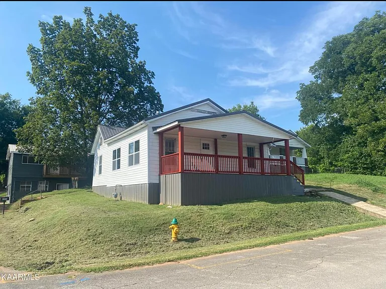 206 Ferry St — Photo 1