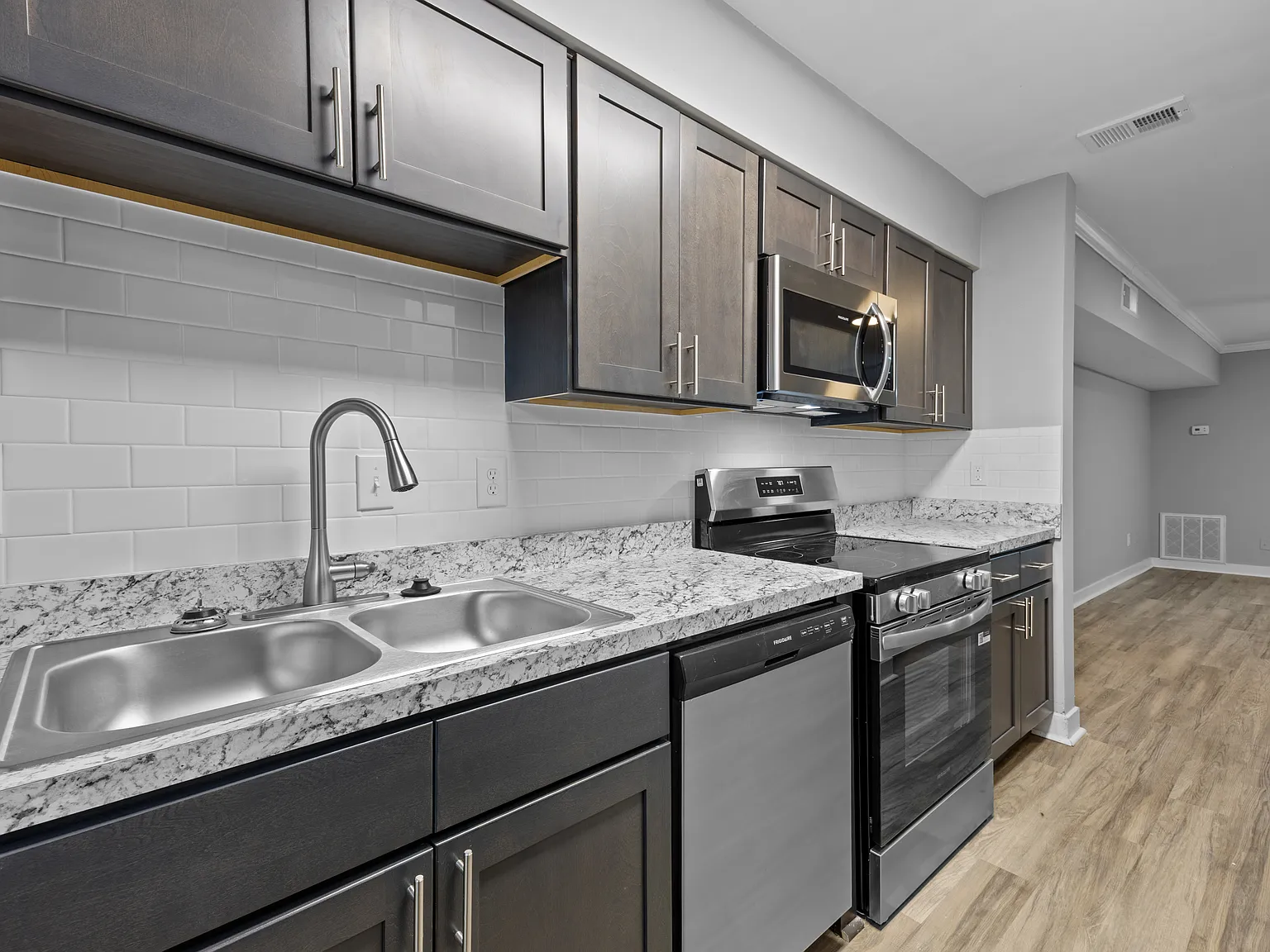 Lynnhaven Landing Apartments — Photo 4