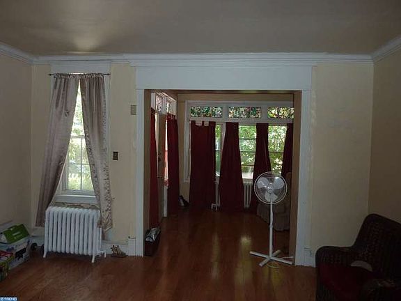 5th image of 534 S Melville St