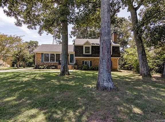 5th image of 1627 Laurel Ln