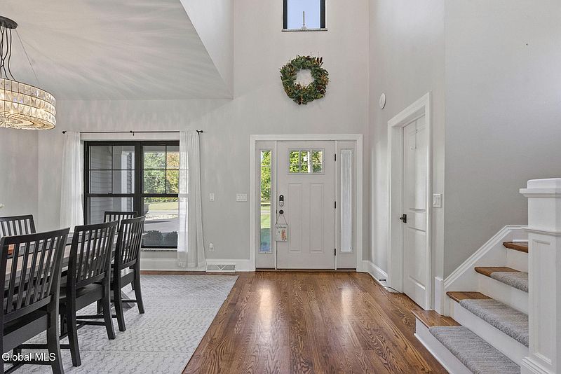 5th image of 838 Pearse Road