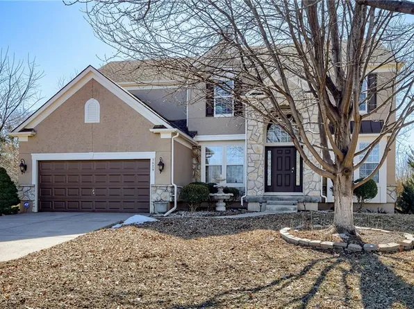 7829 W 158th St, Overland Park, KS 66223