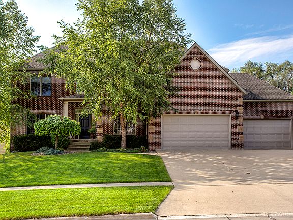 Spacious 4 car garage