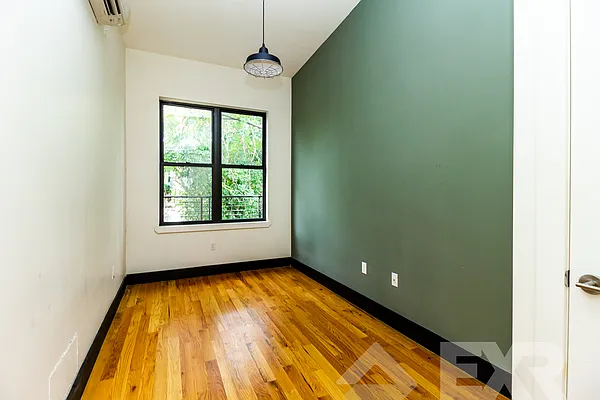 Rented by EXR | media 7