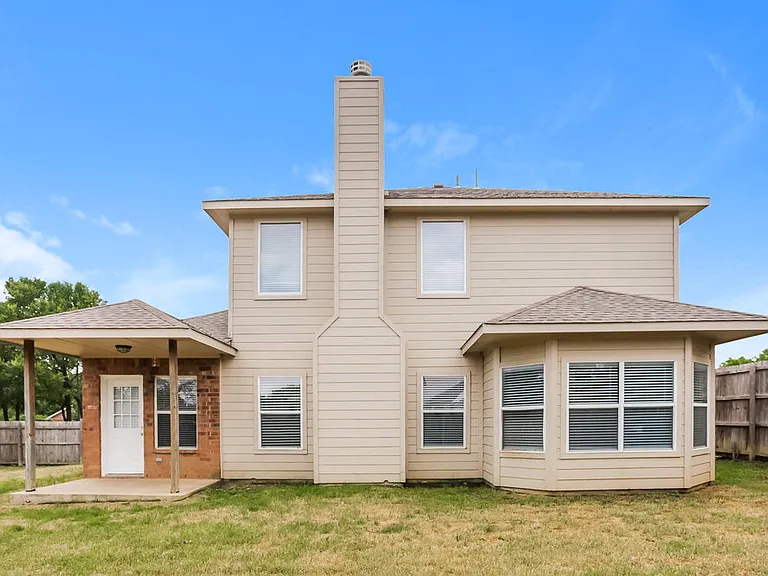 2407 Creekwood St — Photo 16