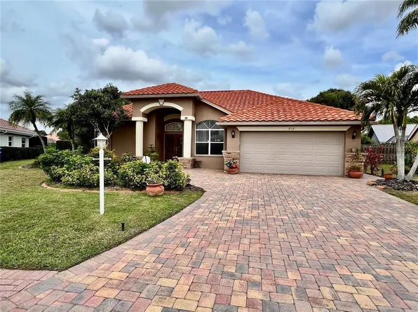 3715 72nd Ave E, Sarasota, FL 34243