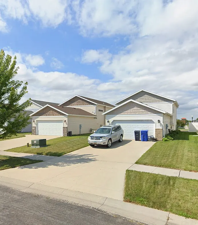 3 bed, 2000 sqft, $1,995 — Photo 1