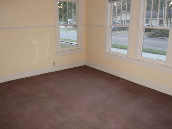 3rd image of 509 W 6th St