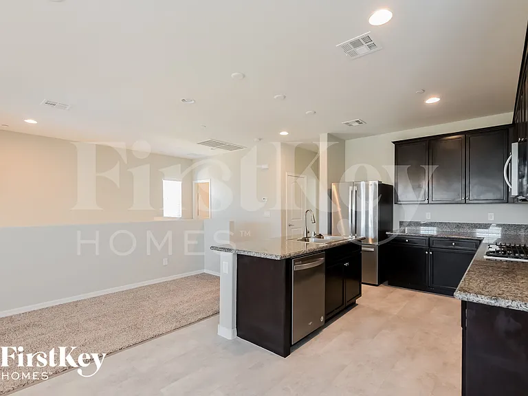 838 N Water St — Photo 9