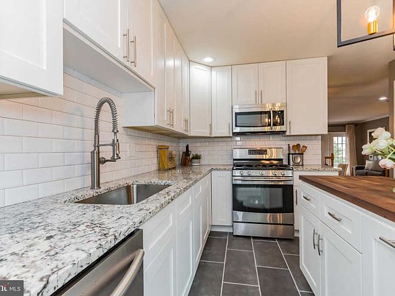 4th image of 5185 Woodfield Dr