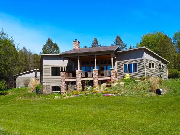 2525 W Burdickville Rd, Maple City, MI 49664