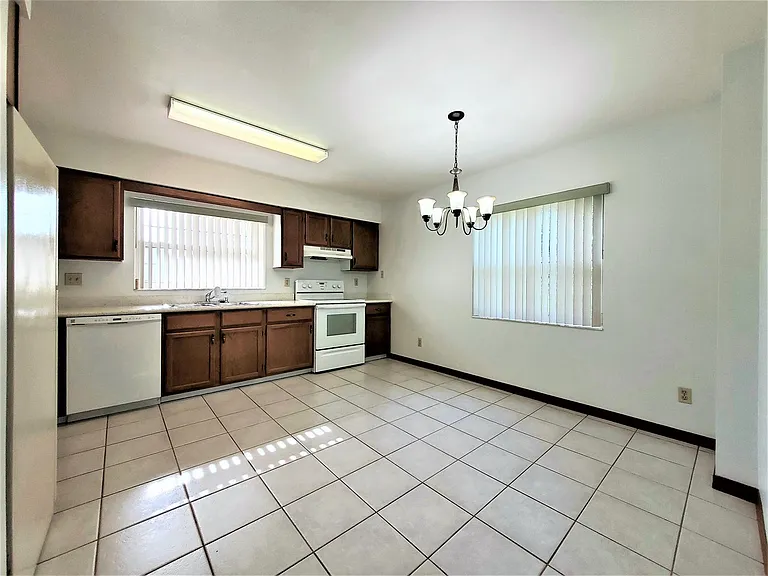 1423 Disston Ave — Photo 16