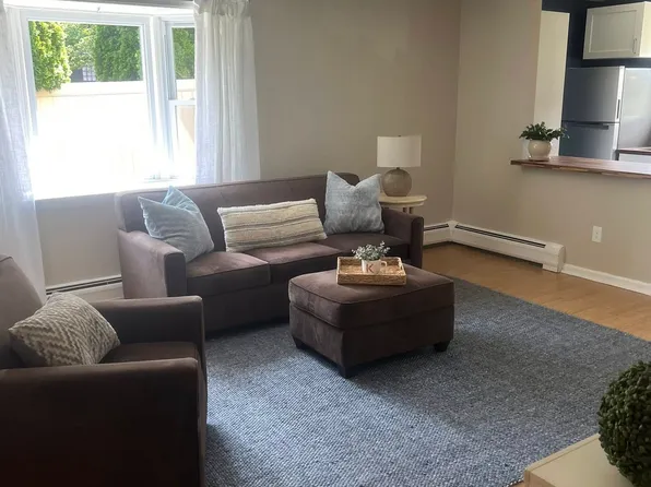 101 Green Valley Rd, Stratford, CT 06614