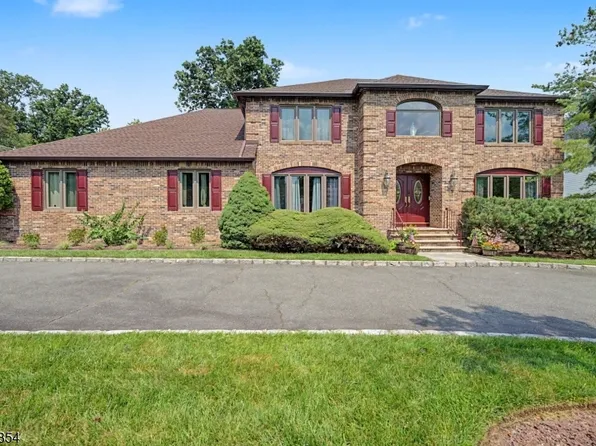 2 Birchwood Ct, East Hanover Twp., NJ 07936