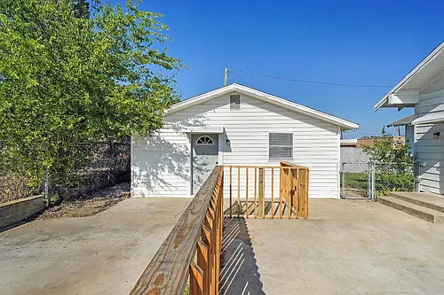 200 SW 6th Ave #B Photo 1