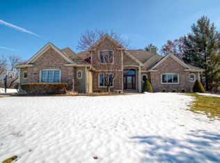N27W26015 Steeplechase Dr, Pewaukee, WI 53072