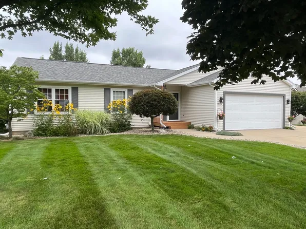 1689 Mayflower Dr SW, Wyoming, MI 49519