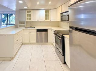 800 Parkview Dr APT 323, Hallandale, FL 33009