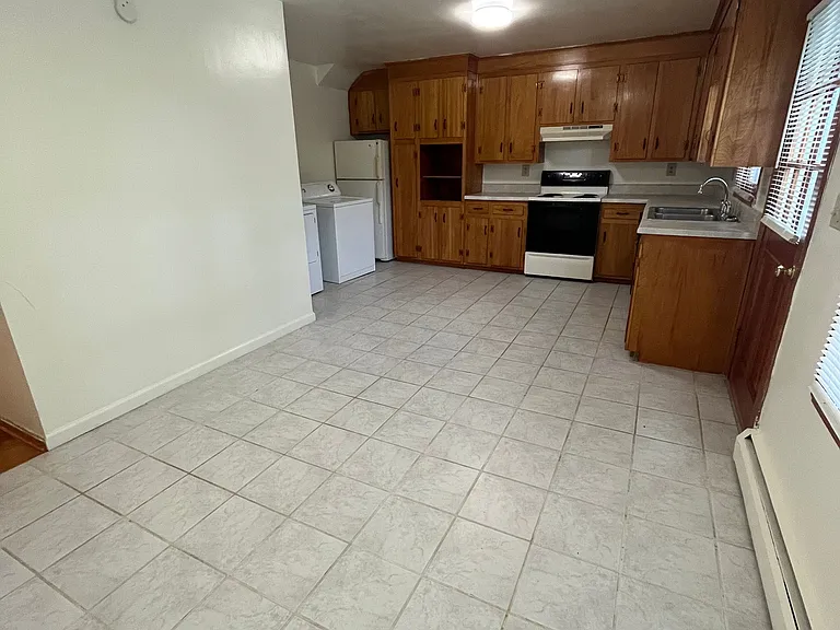 Apartment Heights — Photo 33