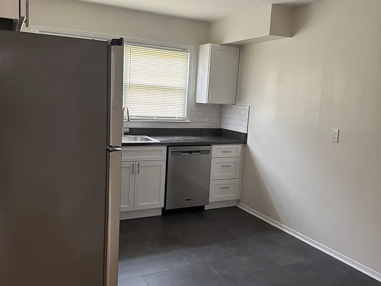 249 N Middletown Rd — Photo 32