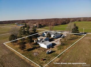 9559 E Dix Irvington Rd, Dix, IL 62830