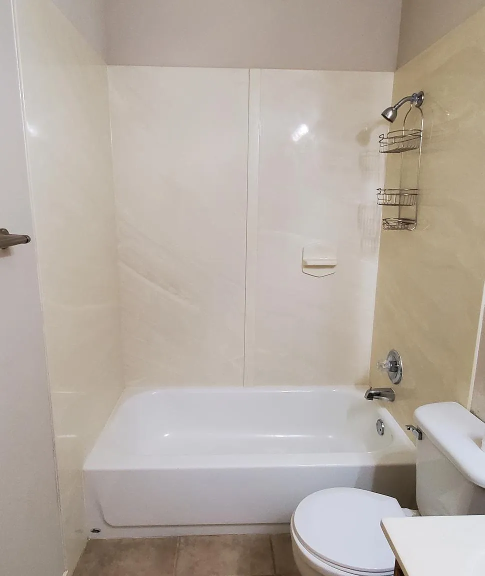 3 bed, 1352 sqft, $2,300 — Photo 4