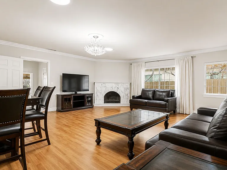 10605 Tinker Ave — Photo 4