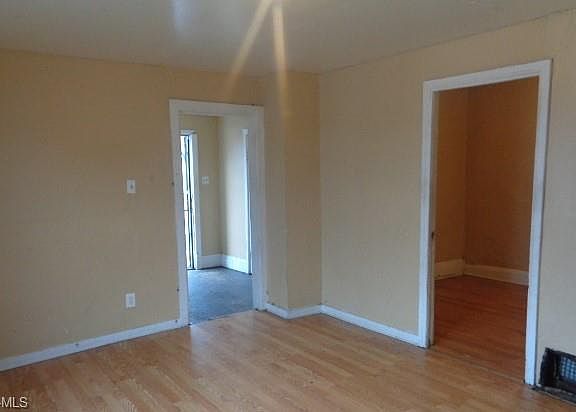 5th image of 3358 W 48th St
