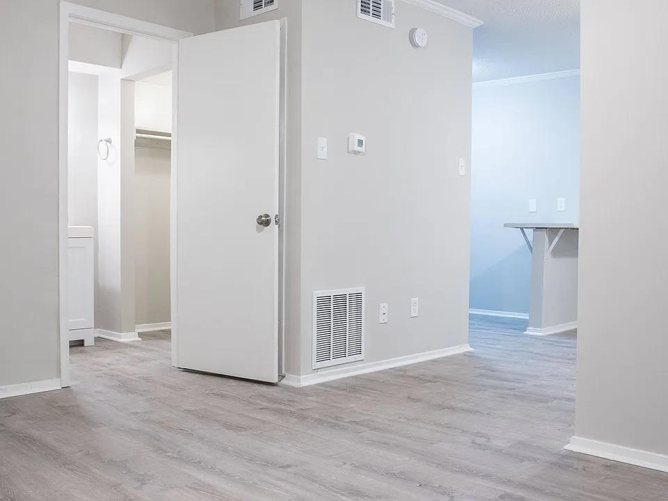 Hillcrest Commons Apartments