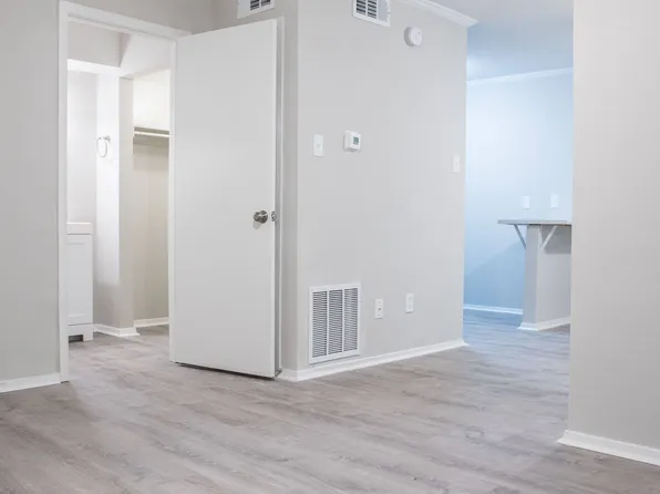 Hillcrest Commons Apartments