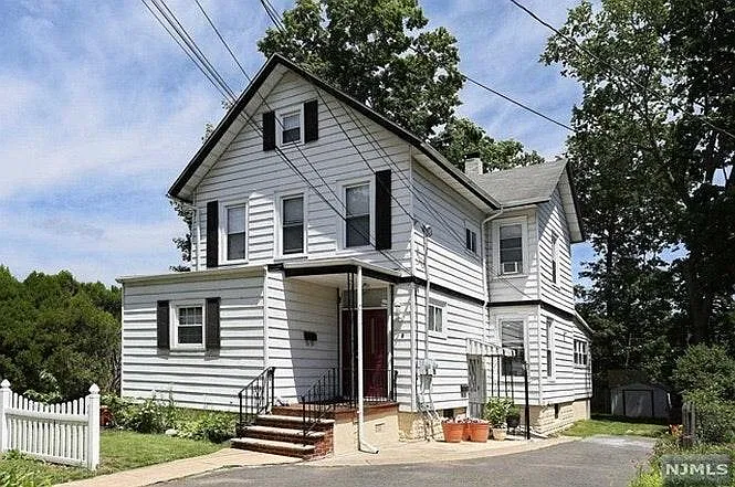3 bed, 1.5 bath, 1100 sqft, $2,850 — Photo 1