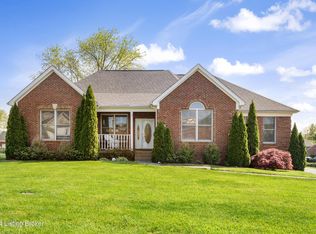 7102 Hillcircle Ct, Louisville, KY 40214