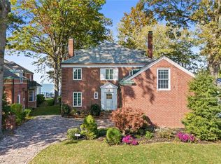 19901 Edgecliff Dr, Euclid, OH 44119