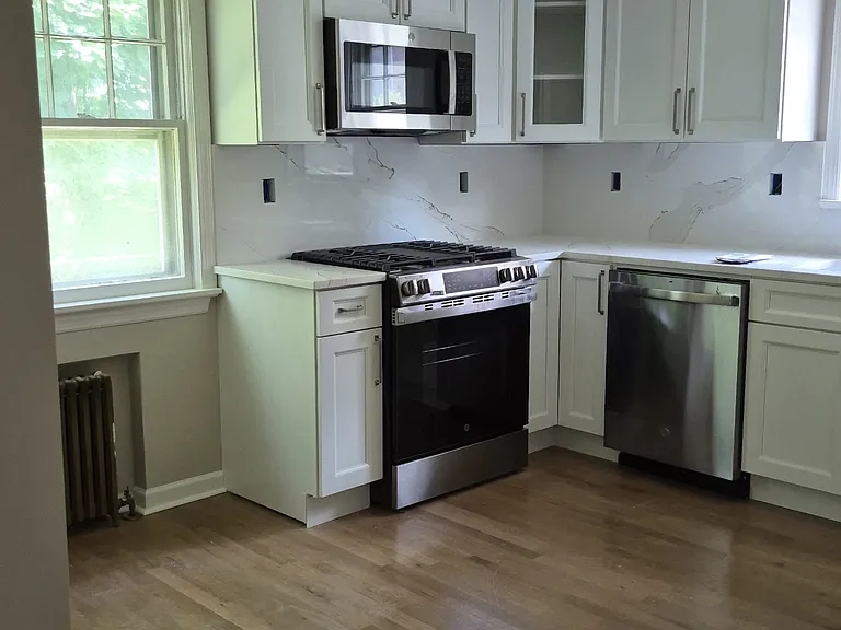 70 E 6th St — Photo 13