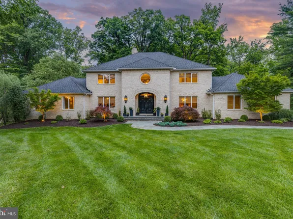 8 Rockland Vue Ct, Towson, MD 21204