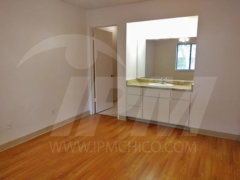 522 Nord Ave #15 — Photo 6