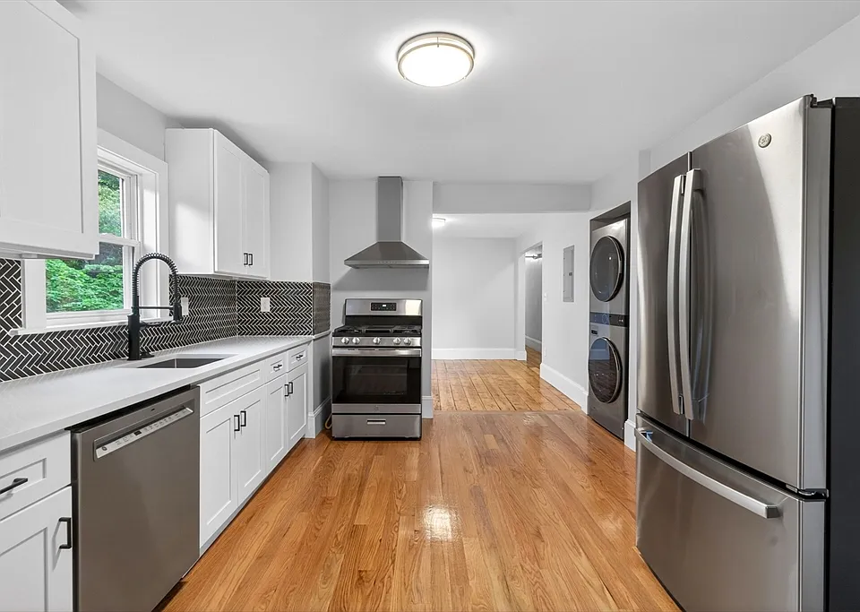 112 Woodstock St #2