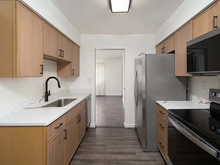 966 E Barrett Ave — Photo 11