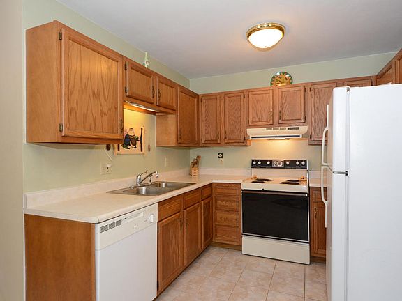 3rd image of 208 Misty Meadows Blvd