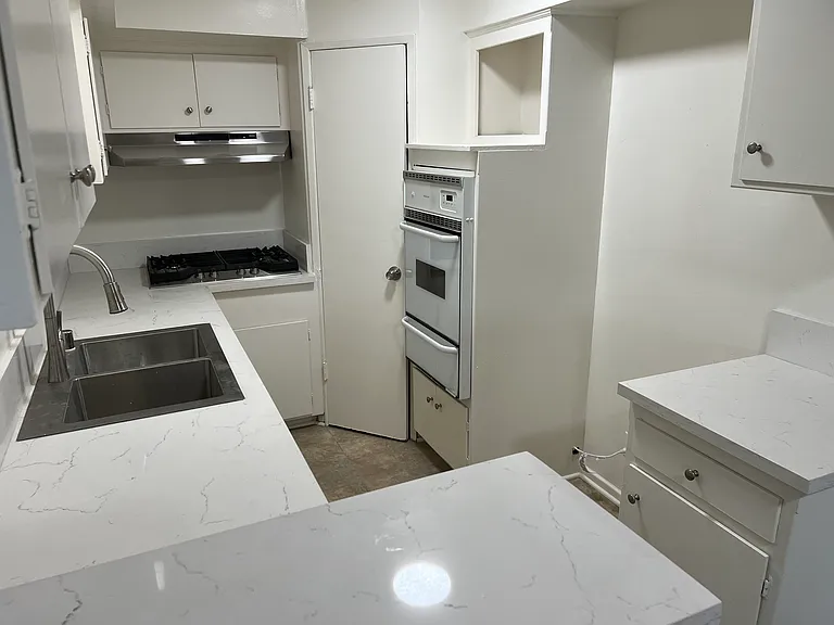 202 N Clark Dr #202 — Photo 6