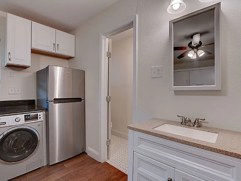 306 E 30th St #207 — Photo 7