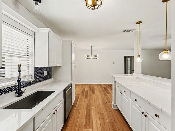 5th image of 1361 Overlea St